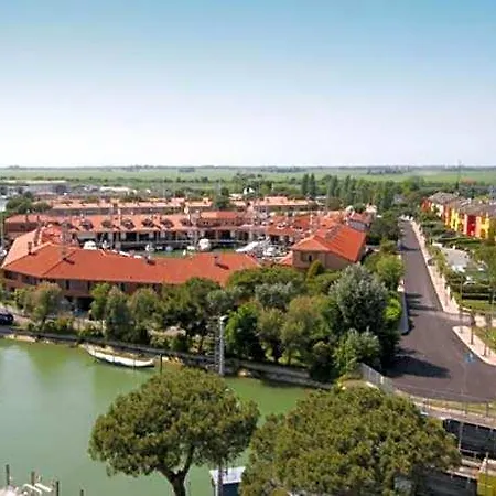 For 5 People Near The Hotel 3*