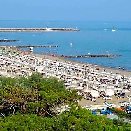 شقة For 5 People Near The